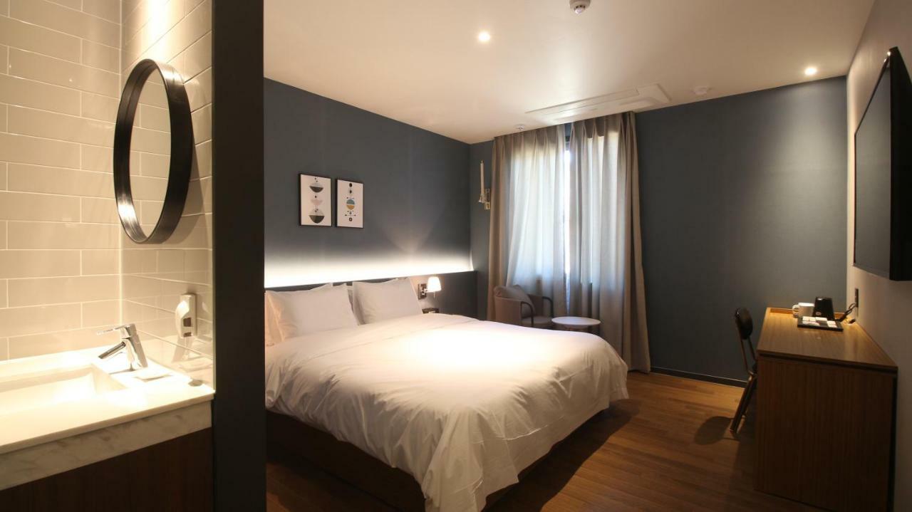 Perfect Hotel Gimhae Esterno foto